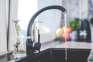 Badanie wody pitnej – co warto o nim wiedzieć?